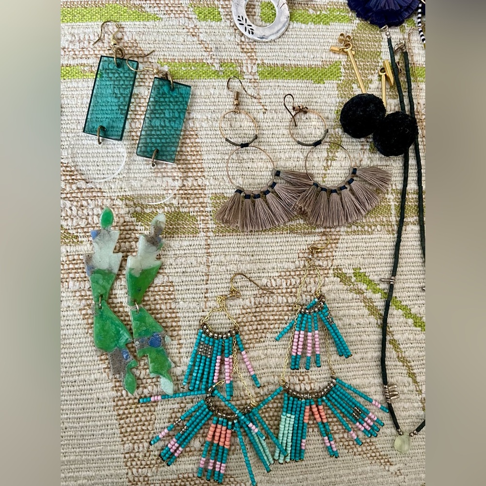Lot of 16 amazing bohemian jewelry pieces and accessories!